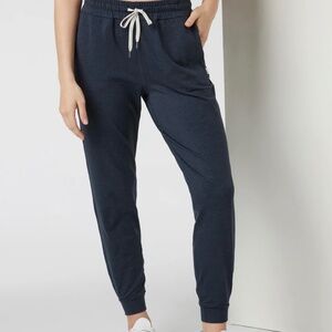 Vuori Performance Jogger Long in Midnight